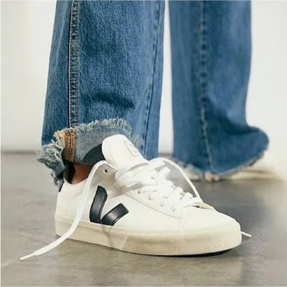 Veja Shoes - Veja Campo Sneakers Womens 9 White and Black